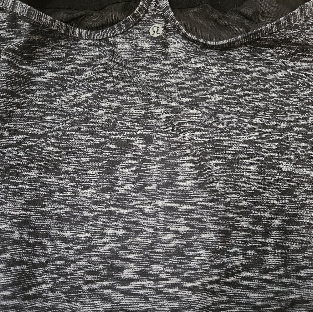 Lululemon Swiftly Tech Short Sleeve 2.0, size 8, leggins and tank - Picture 3 of 4